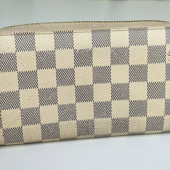 Louis Vuitton Damier Azur Wallet with Classic Checkerboard Design - Picture 6 of 8